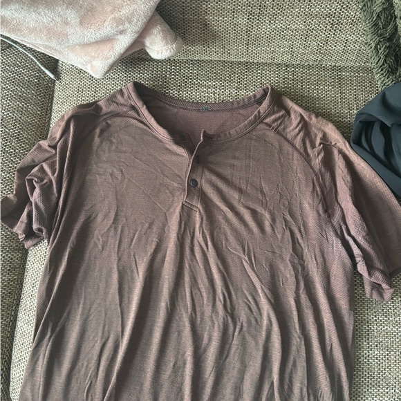 Men's shirts -lulu lemon and fresh tee - Picture 9 of 10